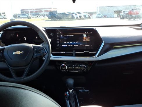 Used 2024 Chevrolet Trax LT image 10