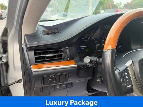 Used 2013 Lexus ES 300h w/ Luxury Pkg FWD image 15