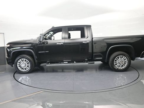 Used 2022 Chevrolet Silverado 2500 High Country w/ Z71 Off-Road Package AWD/4WD image 3