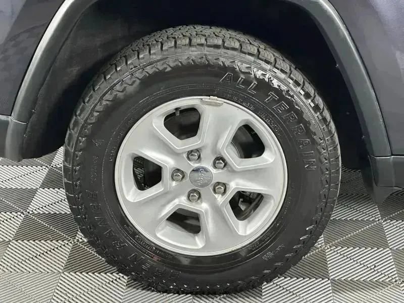 Used 2015 Jeep Grand Cherokee Laredo w/ Quick Order Package 23E AWD/4WD image 15
