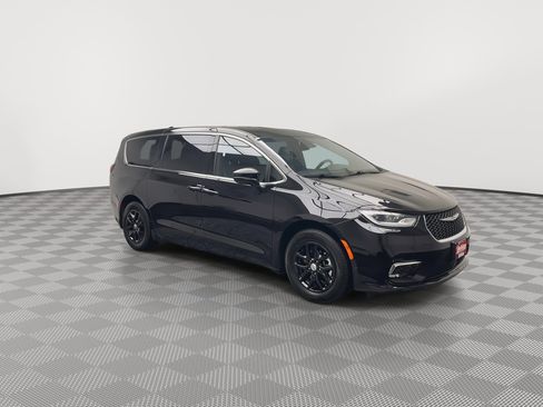 Used 2025 Chrysler Pacifica Select FWD image 33