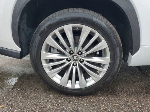 Used 2023 Toyota Highlander Platinum image 5