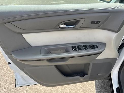 Used 2016 GMC Acadia SLT FWD image 17