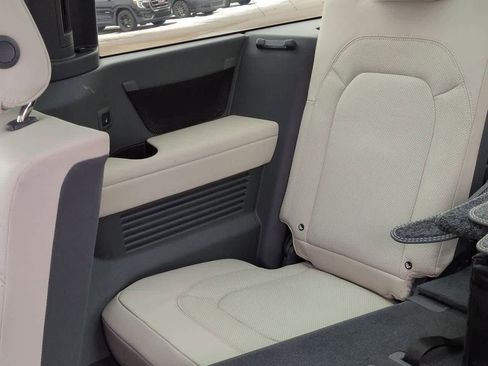 Used 2024 Land Rover Defender 130 S image 22