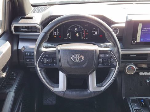 Used 2025 Toyota 4Runner SR5 AWD/4WD image 18