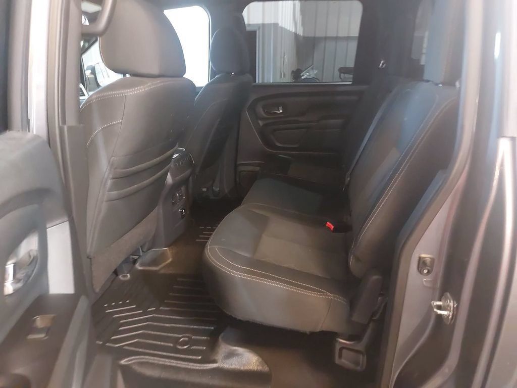 Used 2018 Nissan Titan SV w/ SV Convenience Package AWD/4WD image 14