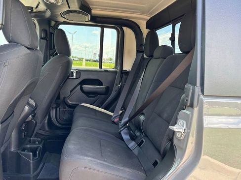 Used 2023 Jeep Gladiator Sport AWD/4WD image 13