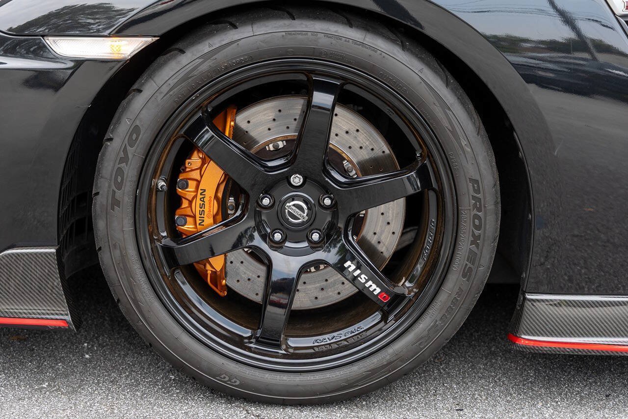 Used 2018 Nissan GT-R NISMO AWD/4WD image 17