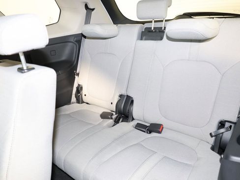 Used 2023 Honda Pilot LX image 24