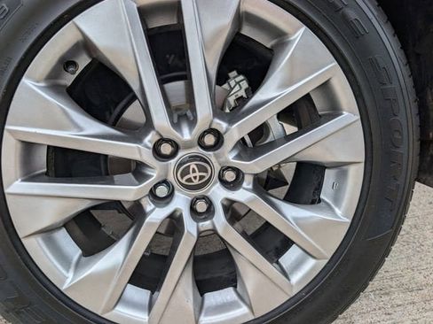 Used 2025 Toyota RAV4 XLE Premium FWD image 7