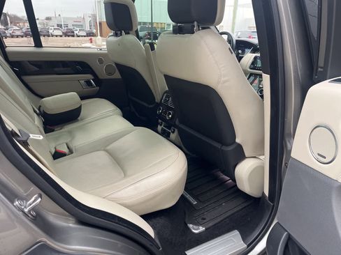 Used 2019 Land Rover Range Rover HSE image 16