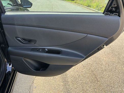 New 2025 Hyundai Elantra Limited image 16