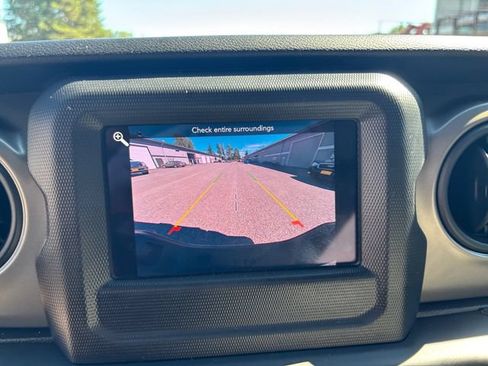 Used 2021 Jeep Gladiator Sport AWD/4WD image 16