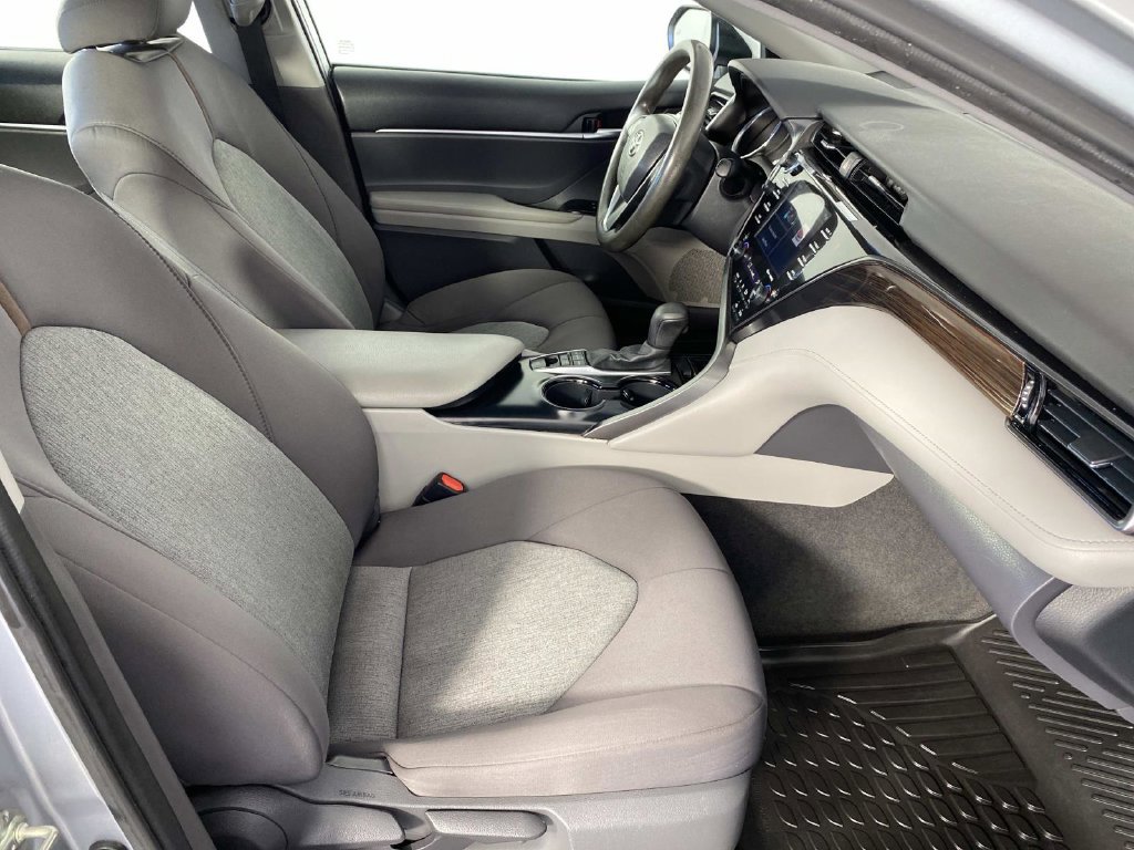 Used 2020 Toyota Camry LE w/ Sunroof Package FWD image 11