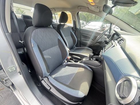 Used 2025 Nissan Versa SV FWD image 35