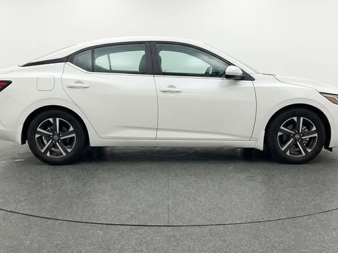 Used 2025 Nissan Sentra SV FWD image 11