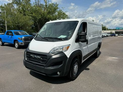 Used 2025 RAM ProMaster 2500 w/ Convenience Group FWD image 1