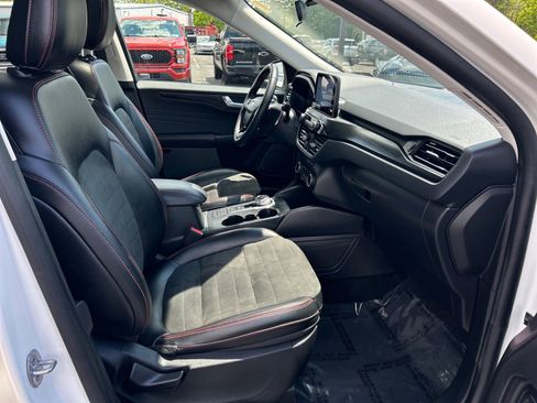 Certified 2022 Ford Escape SEL w/ SEL Stealth AWD Package image 18