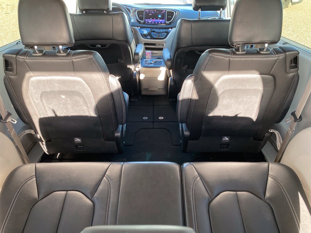 Used 2023 Chrysler Pacifica Touring-L FWD image 10