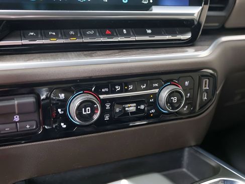 Used 2022 Chevrolet Silverado 1500 LTZ w/ LTZ Convenience Package II image 21