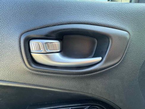 Used 2018 Jeep Compass Trailhawk w/ Leather Interior Group AWD/4WD image 28