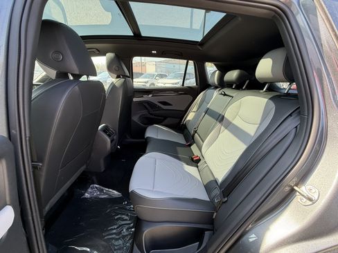 New 2026 Volkswagen Tiguan SE R-Line AWD/4WD image 20