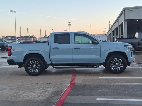 Used 2025 Chevrolet Colorado Z71 w/ Technology Package AWD/4WD image 7
