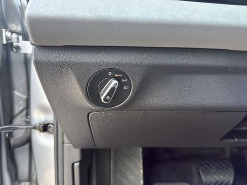 Certified 2025 Volkswagen Jetta SE image 13