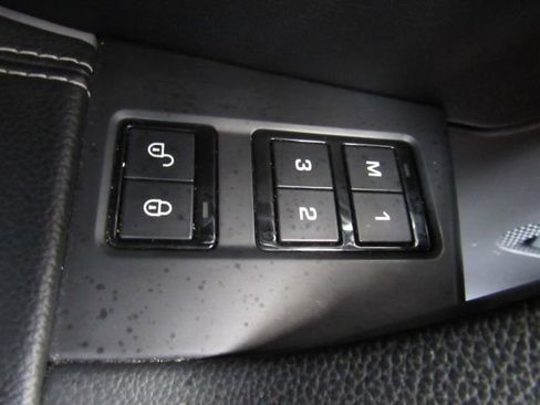 Used 2020 Jaguar F-PACE S image 37