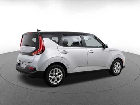 Used 2025 Kia Soul LX w/ LX Technology Package FWD image 7