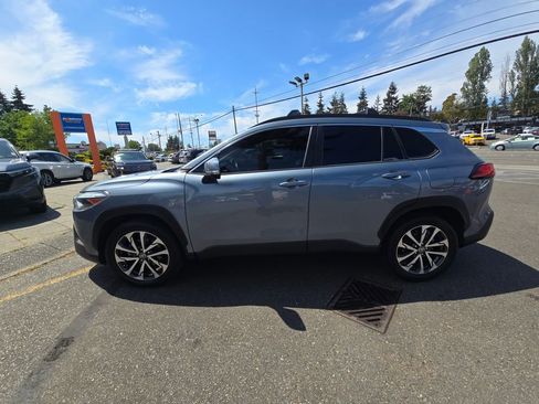 Used 2022 Toyota Corolla Cross XLE w/ Convenience Package AWD/4WD image 4