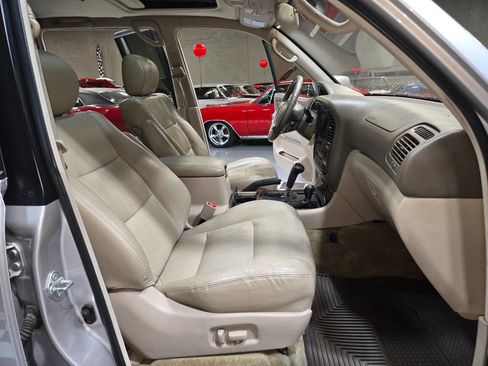 Used 2002 Toyota Land Cruiser image 62