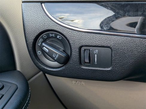 Used 2019 Dodge Grand Caravan SXT image 27