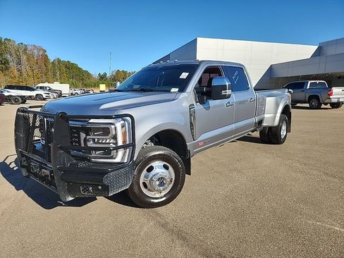 Used 2024 Ford F350 Platinum image 1