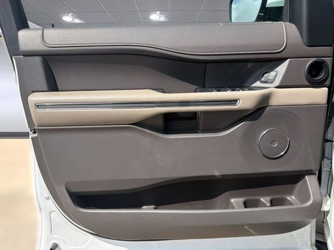 Used 2018 Ford Expedition Max XLT w/ Equipment Group 202A AWD/4WD image 13