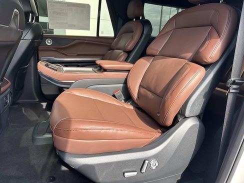 New 2026 Lincoln Navigator L Reserve image 17