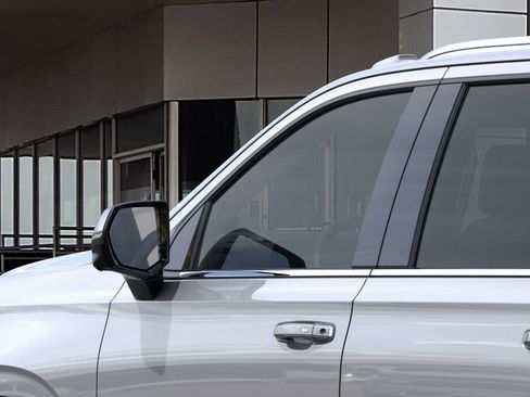 New 2025 Chevrolet Suburban Premier image 36