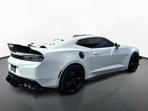 Used 2016 Chevrolet Camaro SS RWD image 3