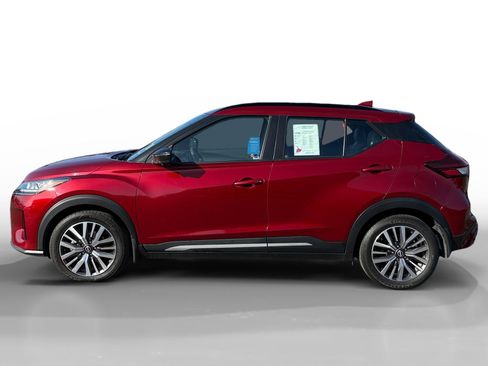 Used 2023 Nissan Kicks SR w/ SR Premium Package image 2