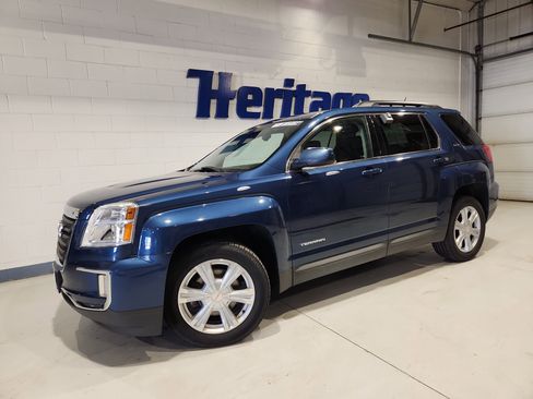 Used 2017 GMC Terrain SLE w/ Convenience Package image 2