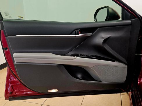 Used 2018 Toyota Camry SE image 7