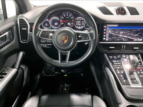 Used 2023 Porsche Cayenne image 16