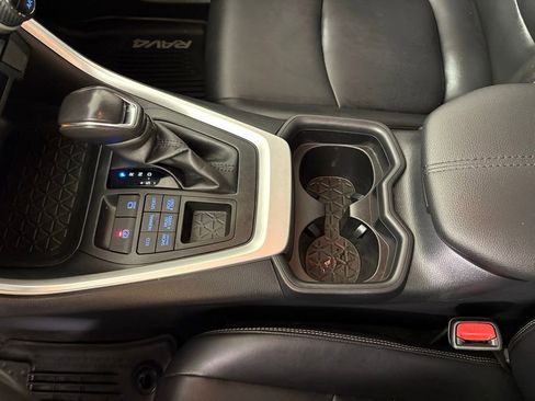 Used 2019 Toyota RAV4 XLE Premium image 32