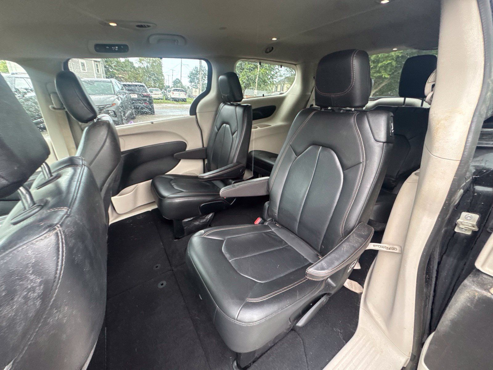 Used 2018 Chrysler Pacifica Touring-L FWD image 23