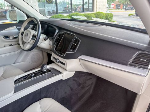 Used 2025 Volvo XC90 B5 Core AWD/4WD image 26
