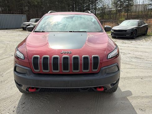 Used 2015 Jeep Cherokee Trailhawk w/ Comfort/Convenience Group AWD/4WD image 3