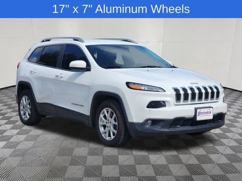 Used 2017 Jeep Cherokee Latitude FWD image 3