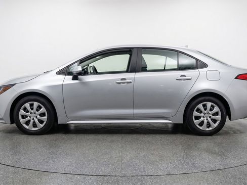 Used 2025 Toyota Corolla LE FWD image 5