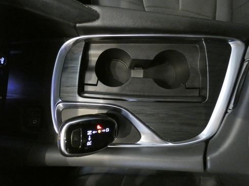 Used 2021 Buick Enclave Essence FWD image 16