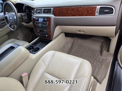 Used 2011 Chevrolet Tahoe LT w/ Luxury Package image 3